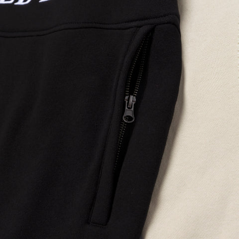 zipper detail on Golf'24 Eagle Quarter Zip - Black/White